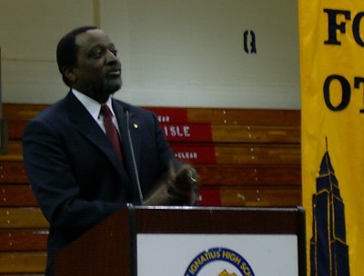 Alan Keyes speaks at Saint Ignatius High School