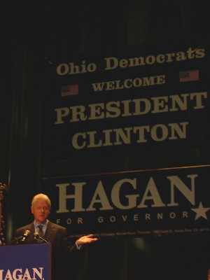 Bill Clinton speaks at Cleveland Convention Center September 13, 2002