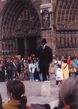 Mime performing at Notre Dame Cathedral